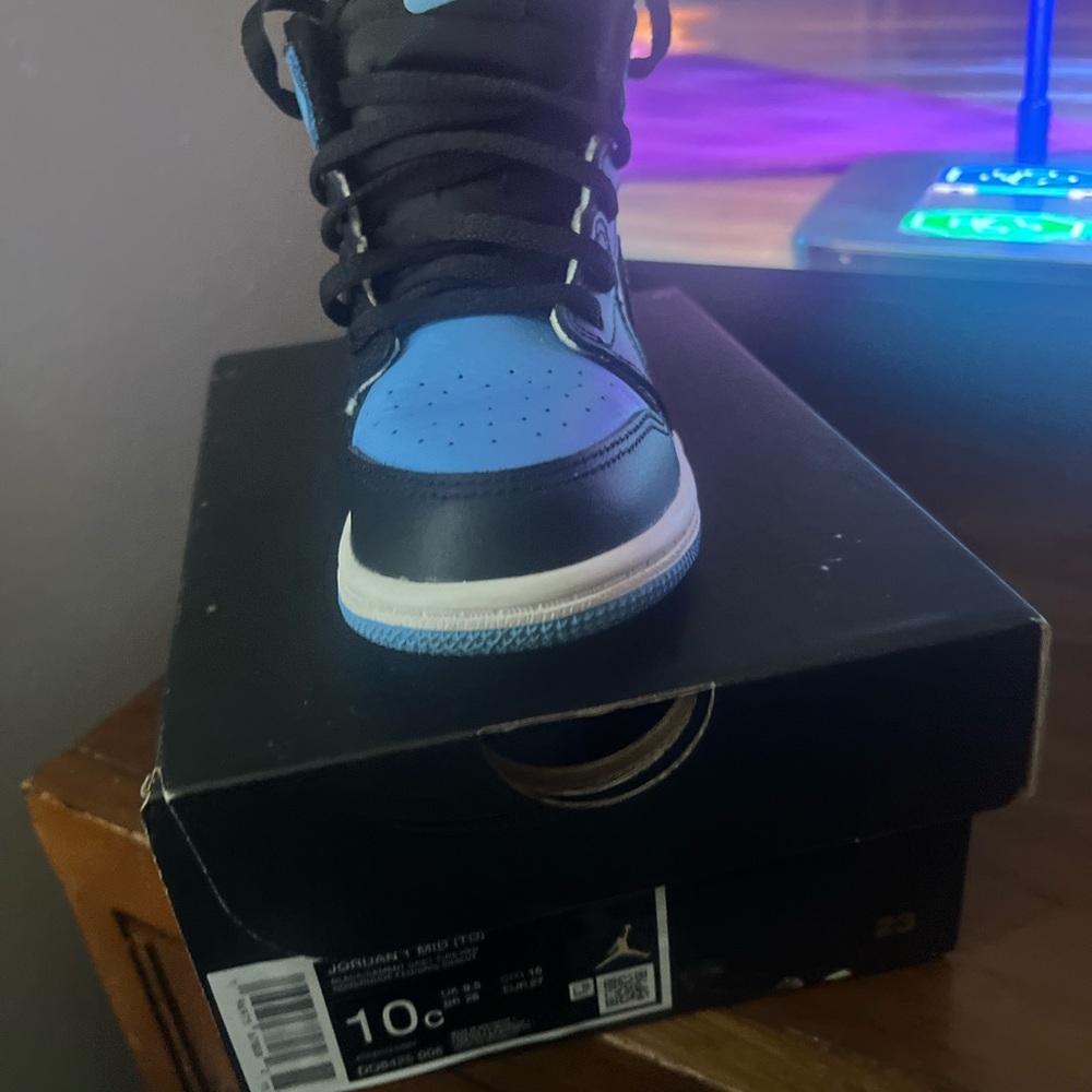 Air Jordan 1 Retro High OG Sneakers - Black and Blue
